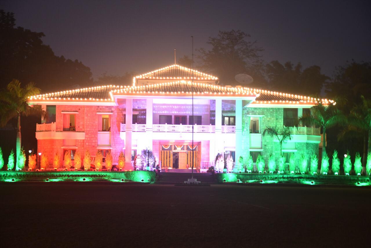 Guv, CM greet on Republic day