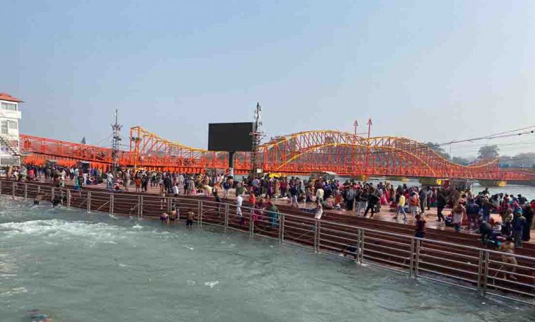 7.11 lakh take holy dip in Ganga on Makar Sankranti