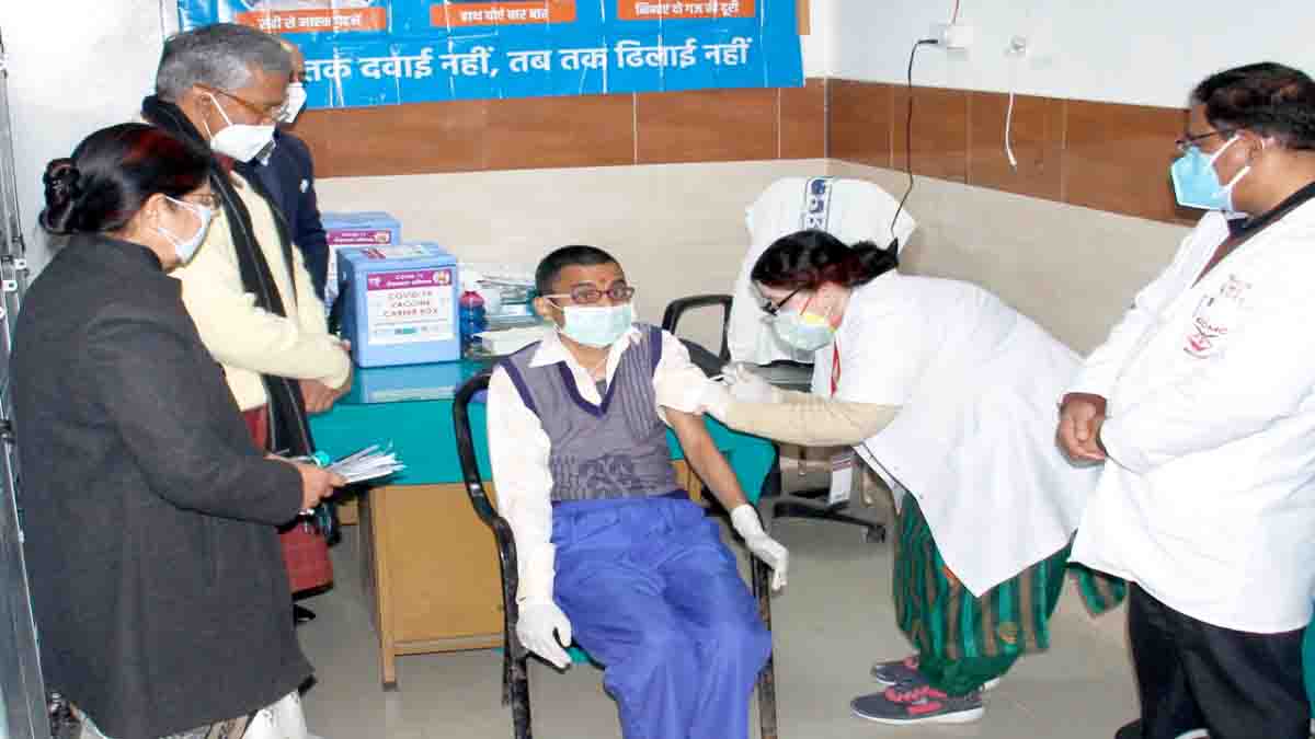 Vaccination drive to combat Covid-19 starts in U’khand