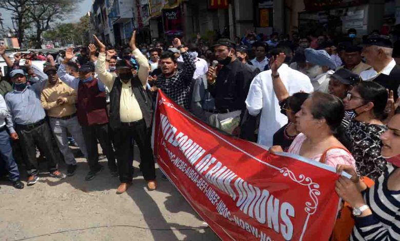 Bank unions’ protest affects transactions worth Rs 800 crore