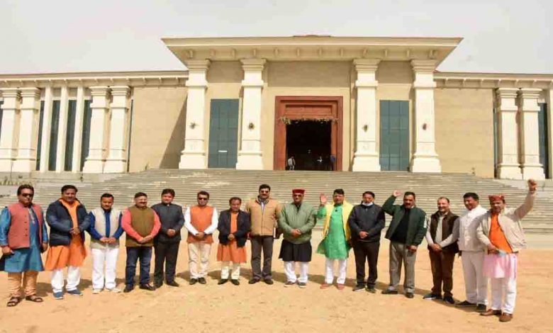 CM discusses March 18 event with district heads of BJP