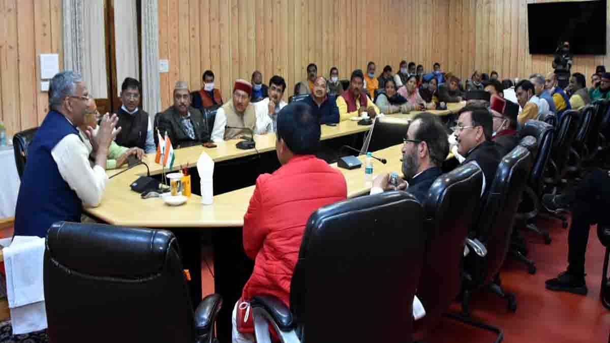 CM discusses March 18 programme with MLAs