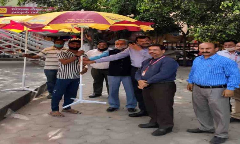 PNB distributes umbrellas under CSR