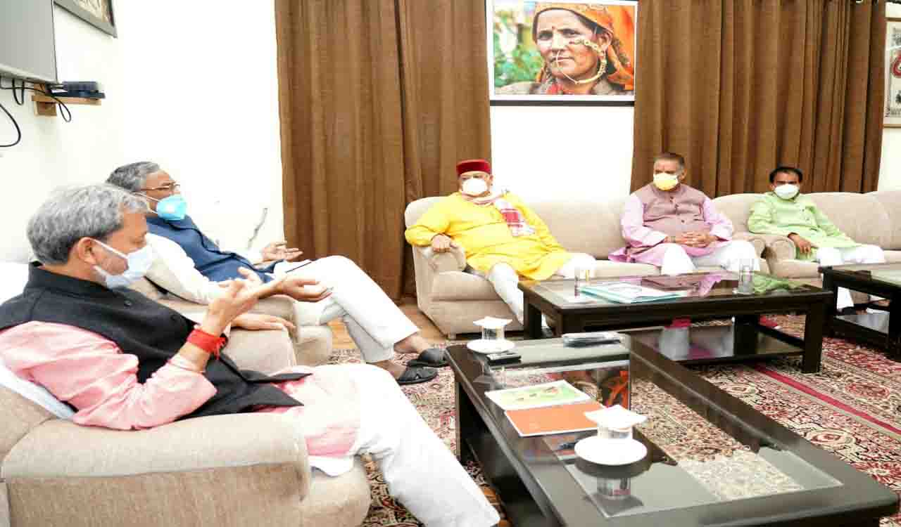 Ex- CM meets CM, shares experience of tackling Covid