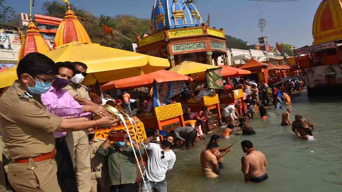 Kumbh Mela- Officials offer prayers