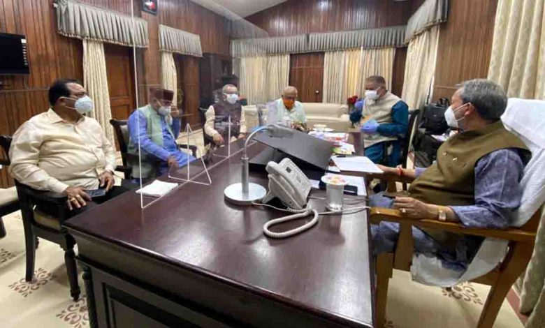 CM asks MLAs to maintain contact with public