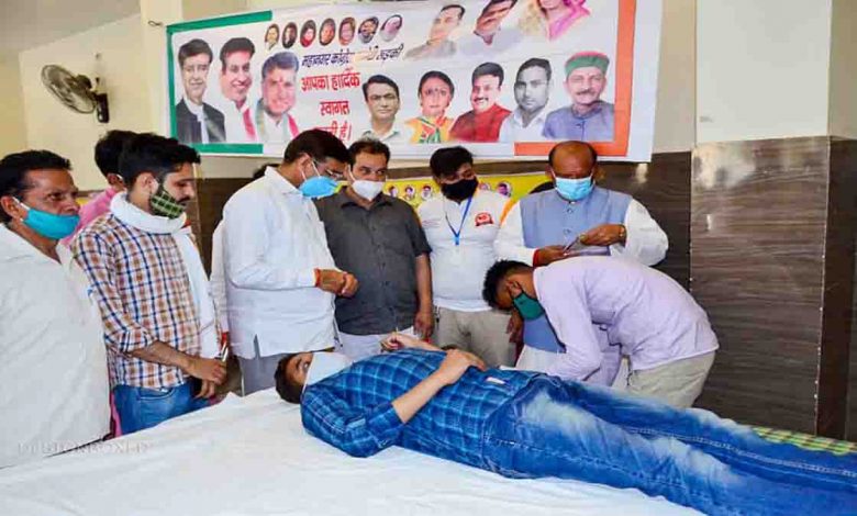 Cong holds blood donation camp in memory of Rajiv Gandhi
