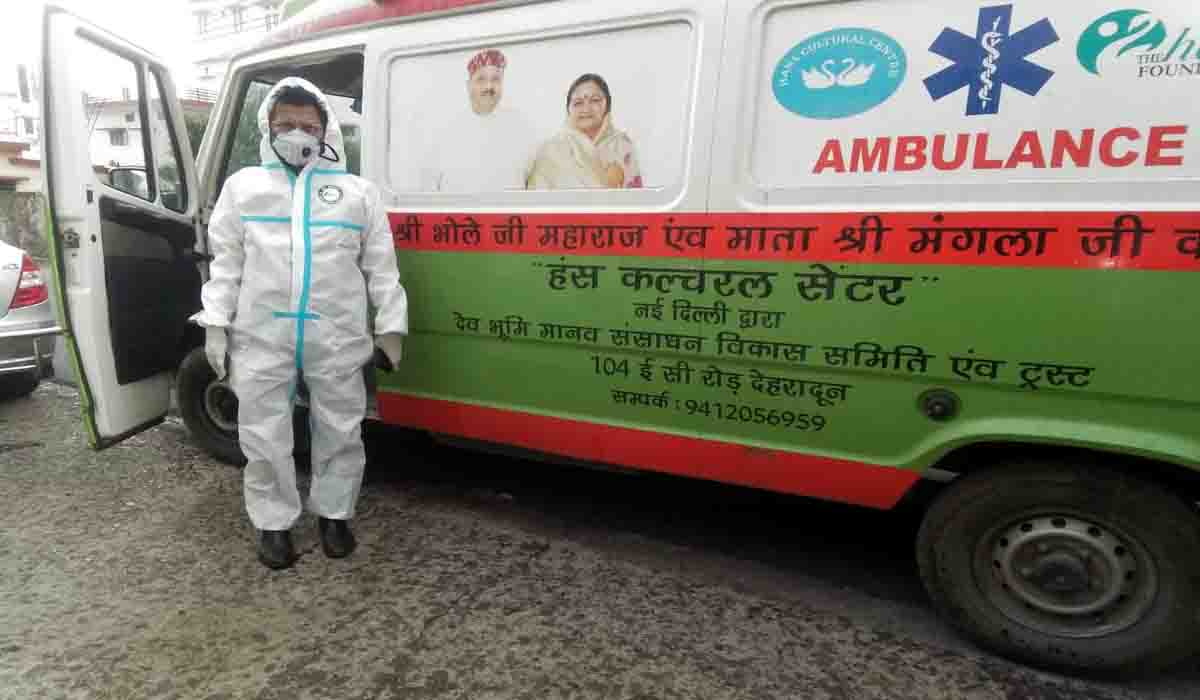 Cong leader dons PPE kit to take Covid patient to Hospital