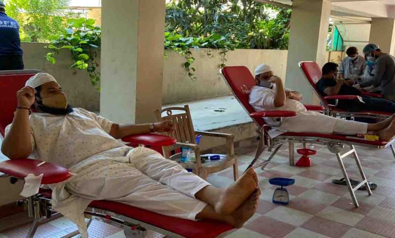 Muslim youths donate blood on Eid in Doon
