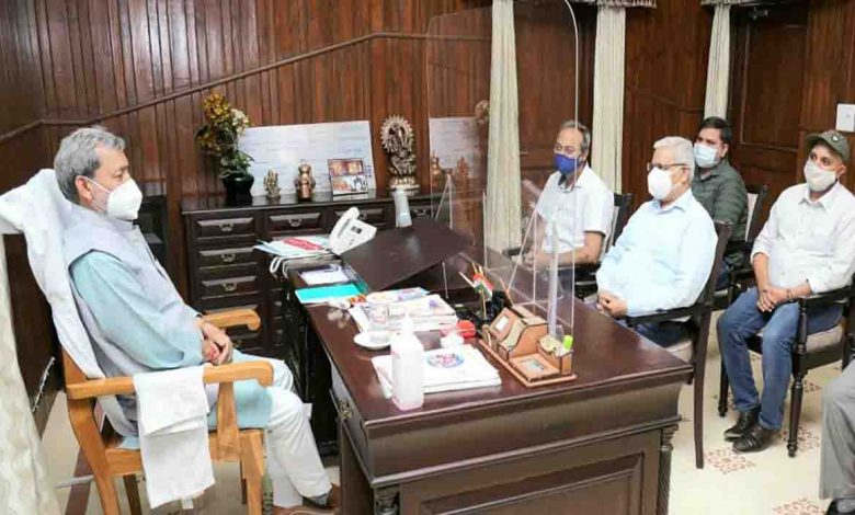 Rawat requests Gujarat CM for oxygen cylinders