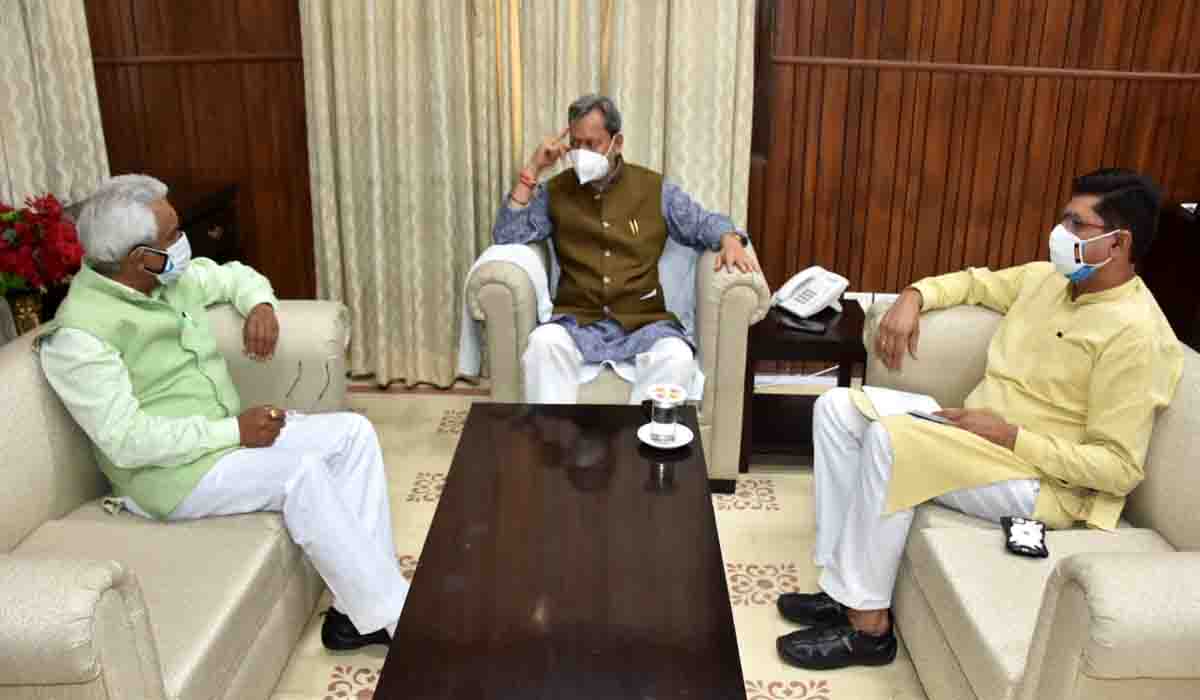 Kaushik meets CM, seeks regular opening of markets