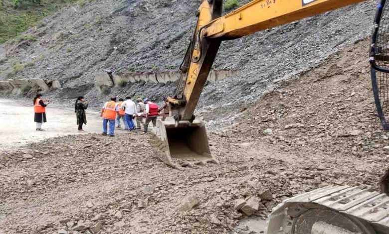 Landslides & debris following rains block 253 roads in State