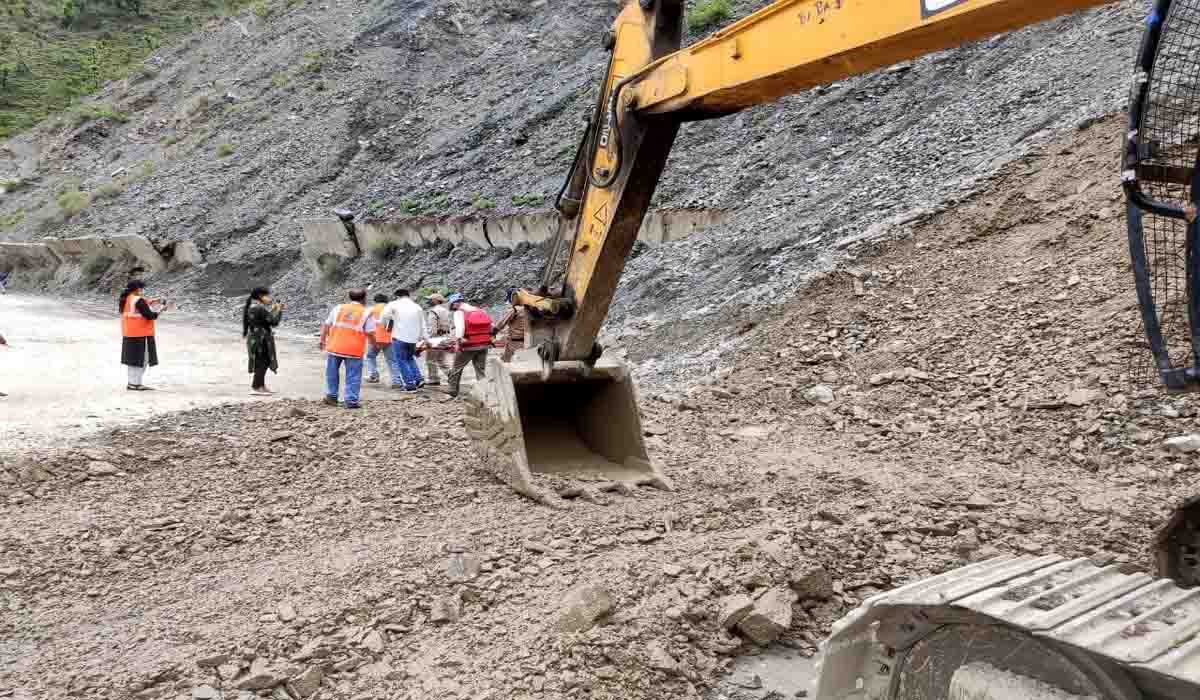 Landslides & debris following rains block 253 roads in State