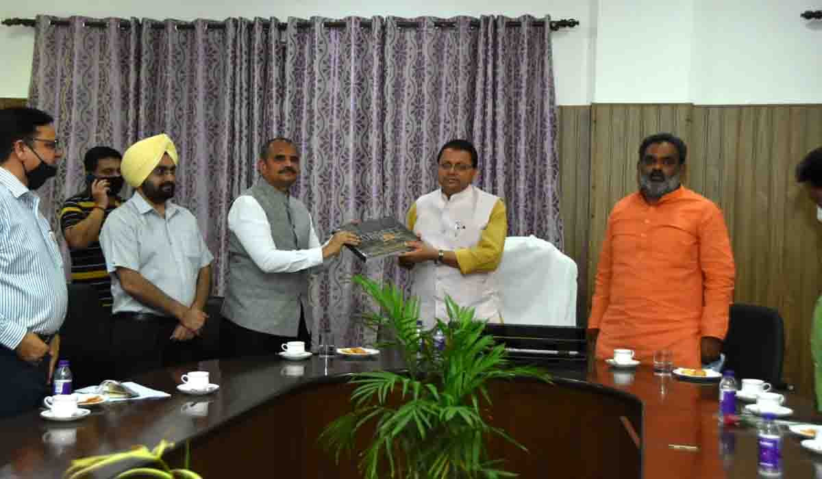 CM directs Forest dept to expedite forest land transfer cases.jpeg