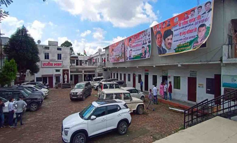 Give importance to every leader in posters- Harish Rawat