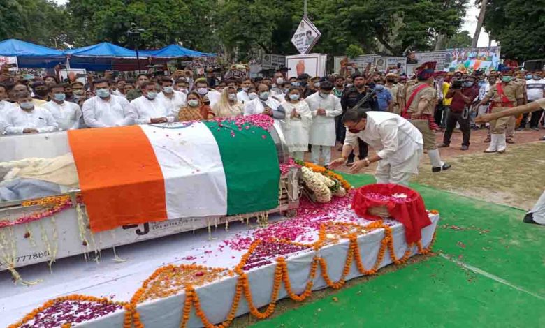 Dhami attends funeral of Kalyan Singh