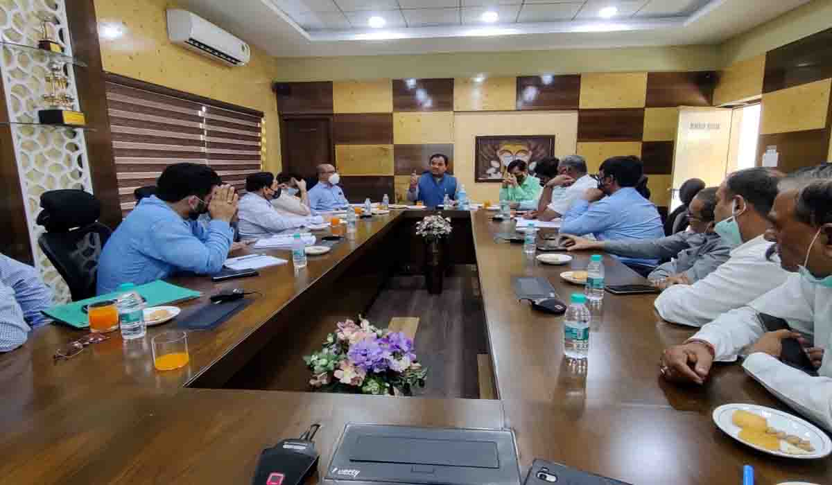 Rawat directs redressal of employees’ issues in power corps