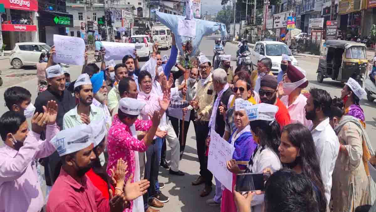 AAP demands Rawat's resignation
