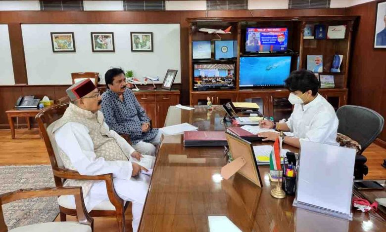 Maharaaz discusses international airport with Scindia