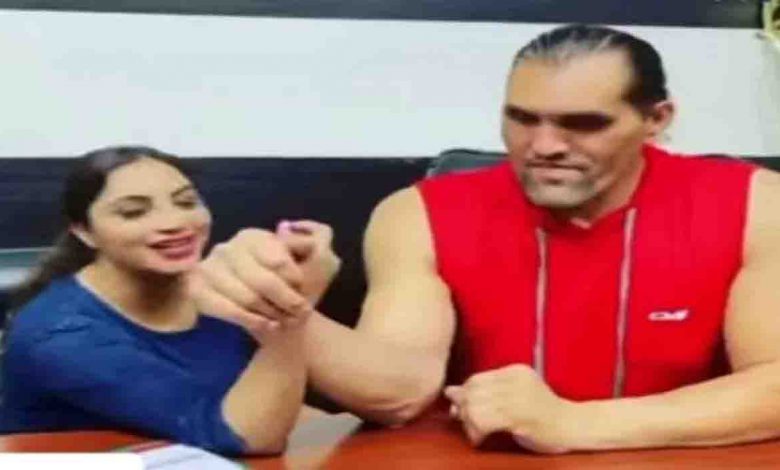 arshi-khan-feels-blessed-to-find-a-teacher-in-the-great-khali
