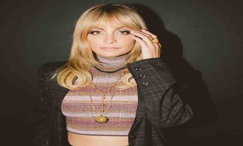 nicole-richie-s-hair-catches-fire-during-b-day-celebrations