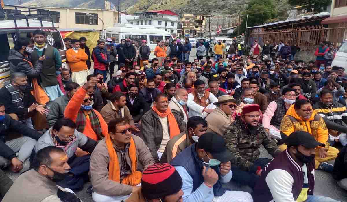 BSS stages protest in Badrinath against e-pass system