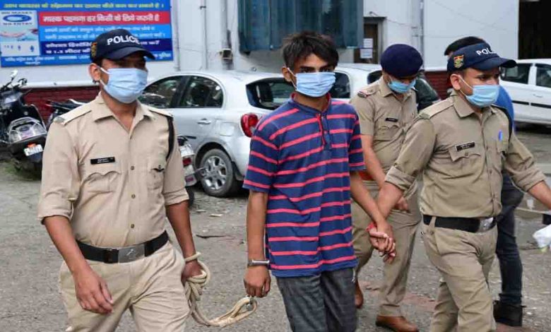 Police nab 19 years old for robbery and murder