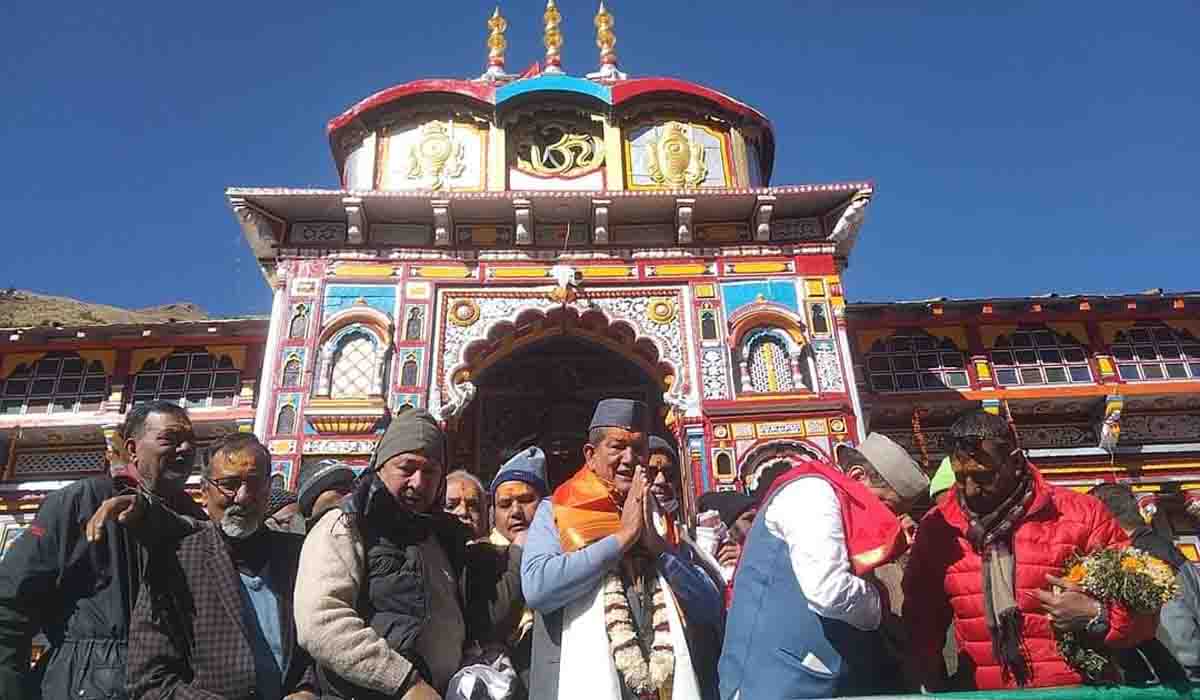 Harish Rawat seeks divine support for poll victory