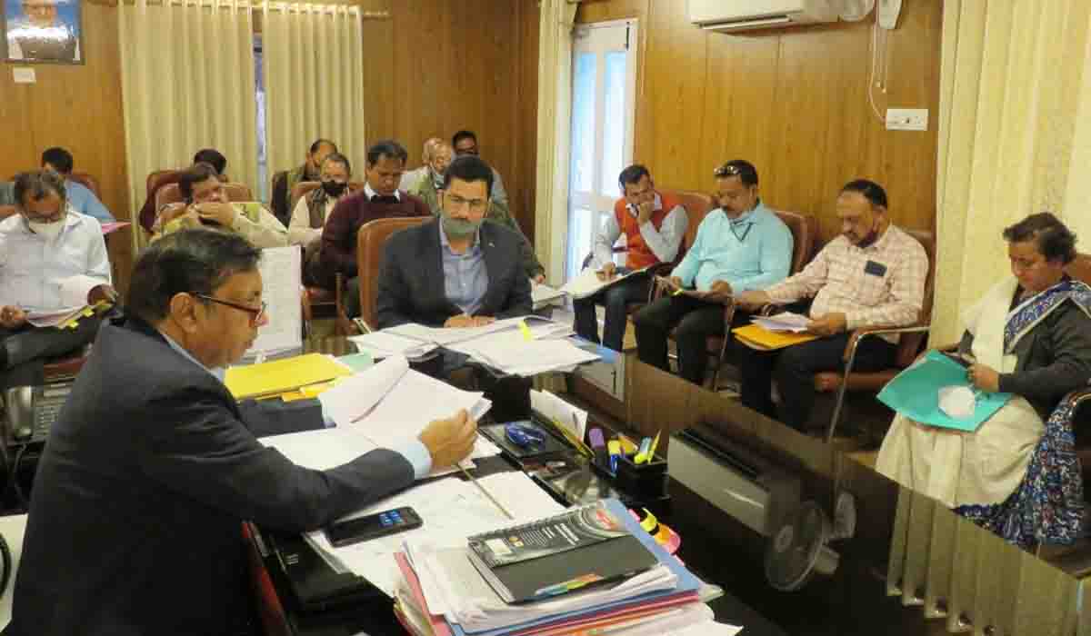 Kumaon commissioner directs officials to conduct career counselling