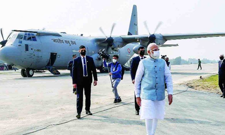 Modi inaugurates Purvanchal Expressway