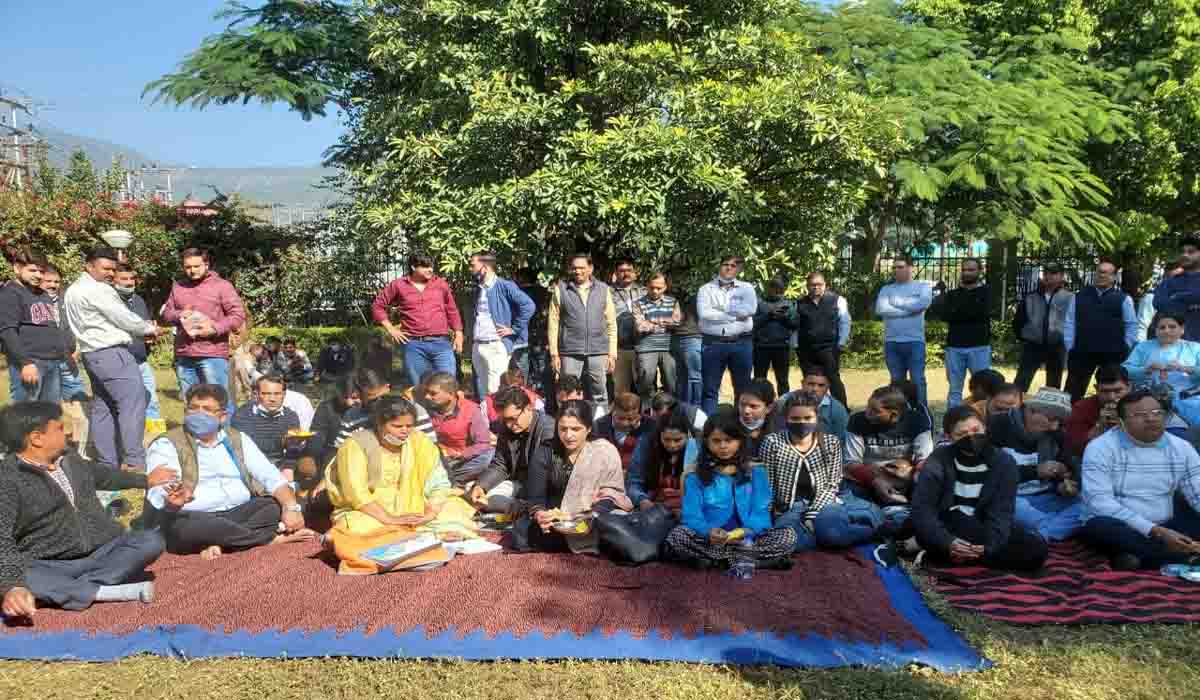 Strike of ministerial employees of transport dept continues
