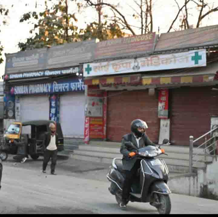 Chemists down shutters, threaten to start indefinite strike