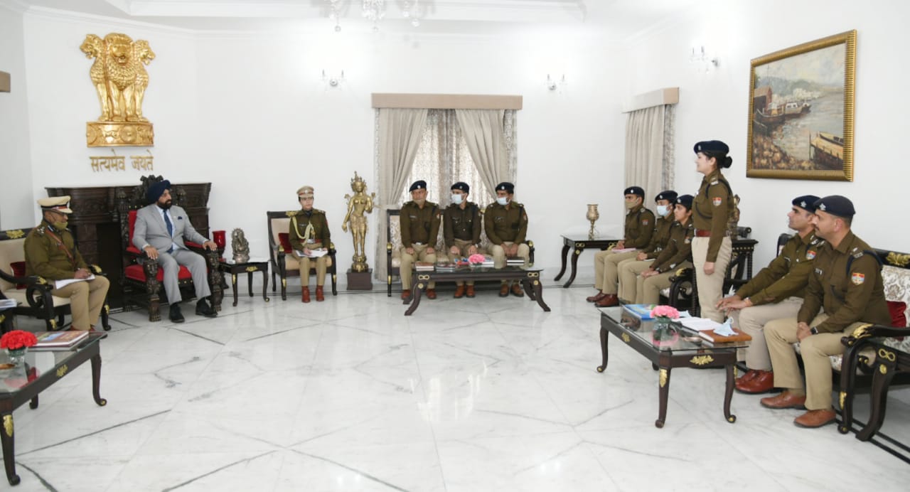 Governor gives tips to trainee DSPs during interaction