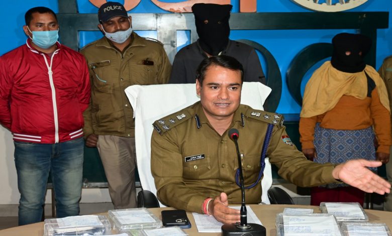 Police nab two inter-state gang members for currency fraud