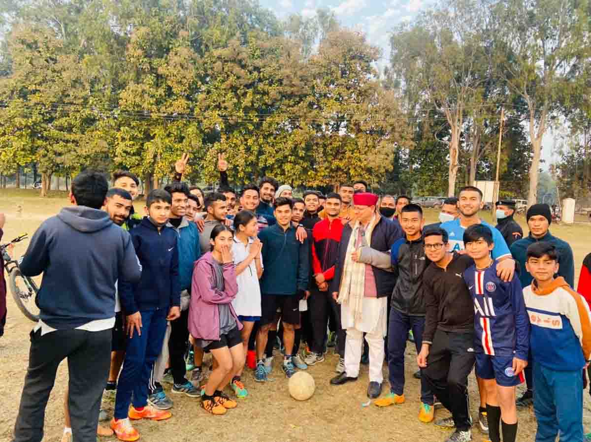 CM shares light moments with footballers
