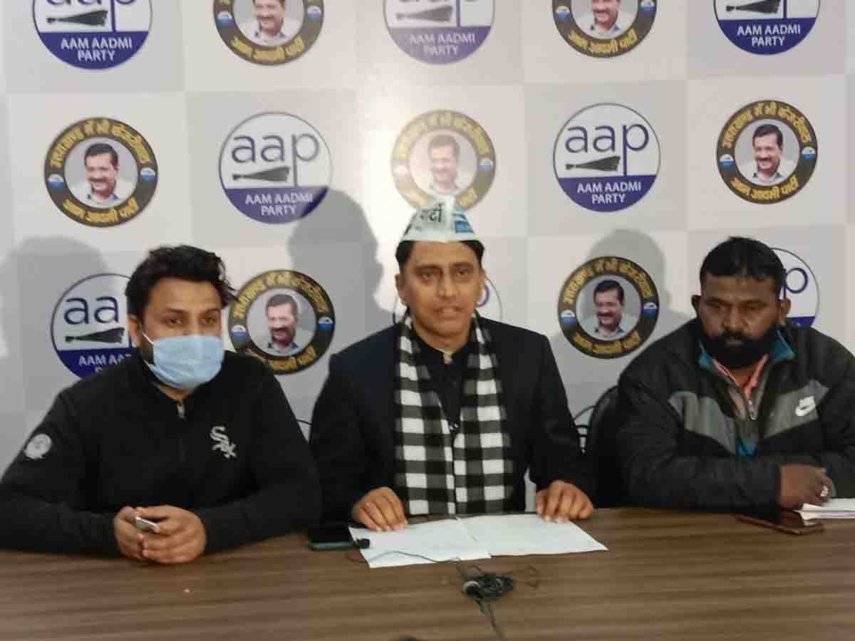 Defection game on in U’khand, public must avoid choosing such candidates- AAP