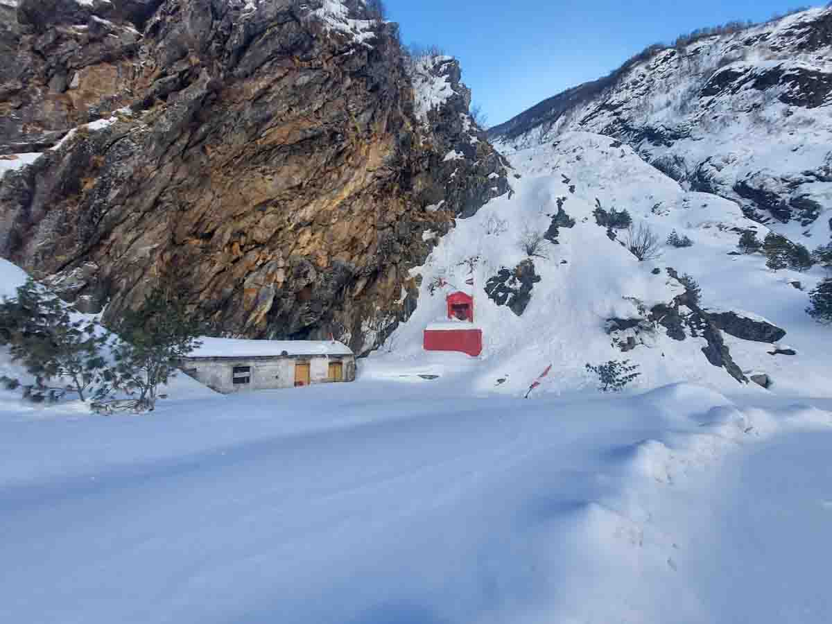 Badrinath covered in 4-feet snow, light rain forecast in 5 districts today