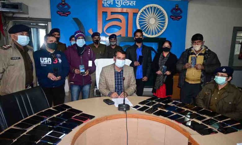 Doon police return 70 lost mobiles to owners