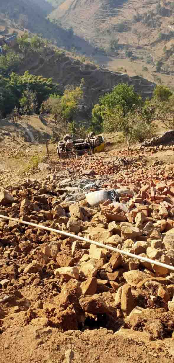 Driver injured after truck falls into gorge