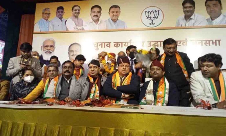 Poll will see contest between good performers & exploiters- Dhami