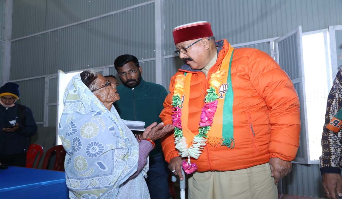 Satpal Maharaj conducts door-to-door campaign in Pauri Garhwal