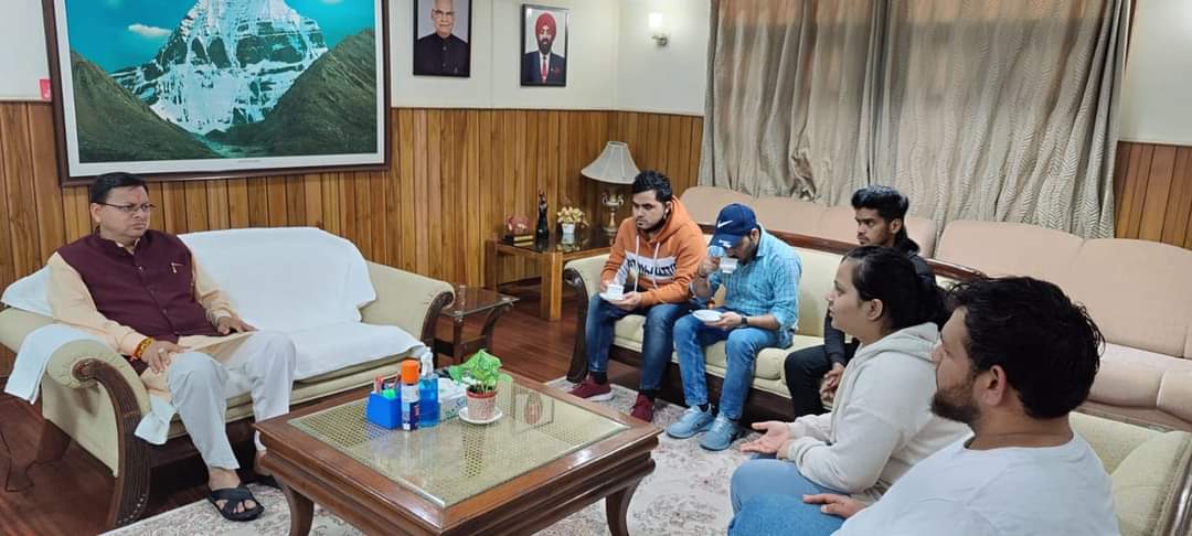 CM Dhami meets students after their return from Ukraine