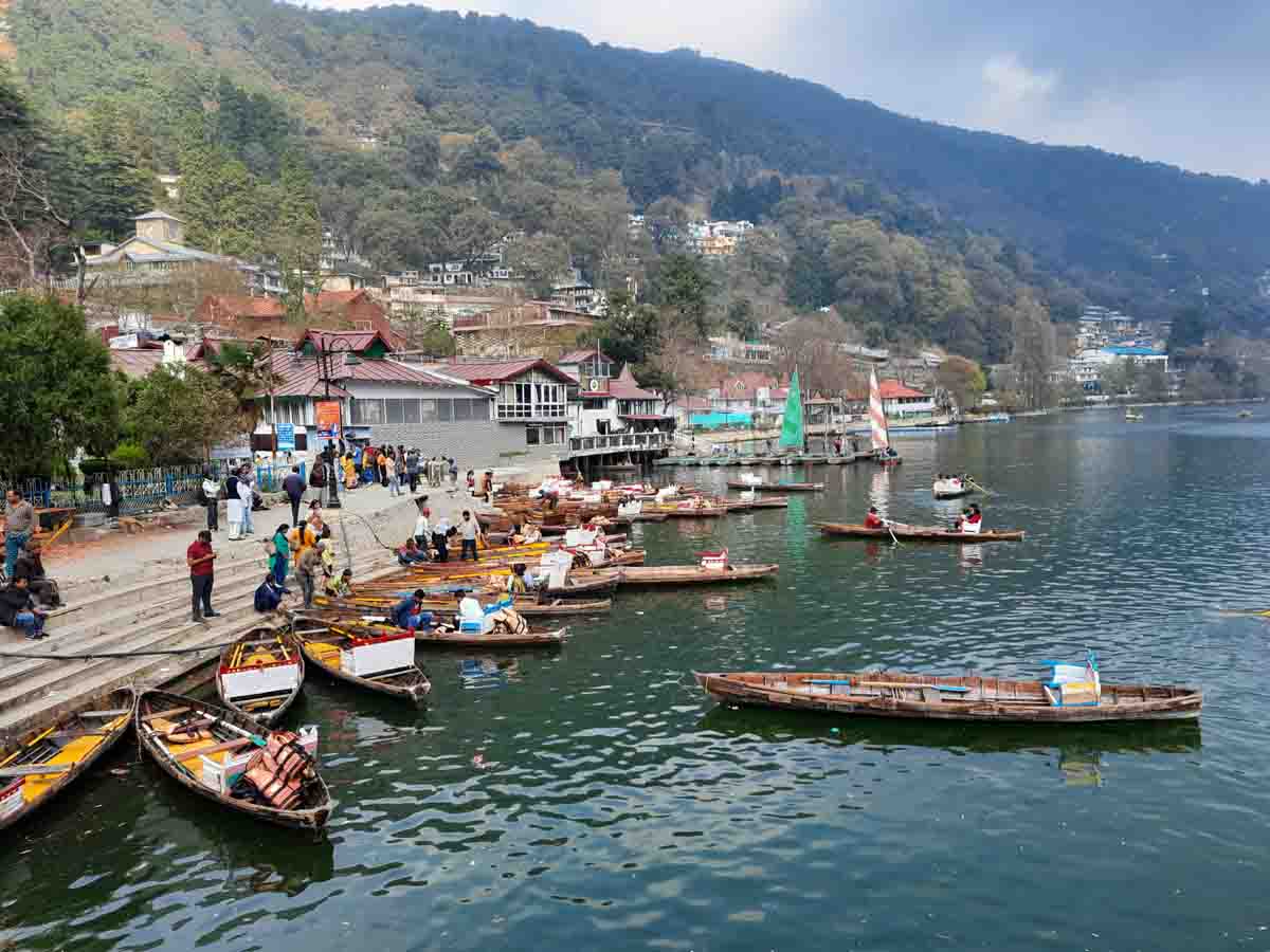 Tourists throng Nainital on Holi holiday