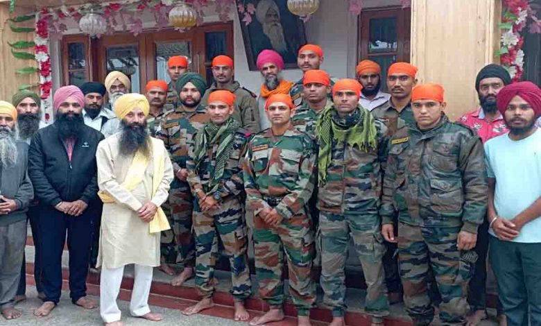 Army team departs to clear snow from Ghangharia to Hemkund