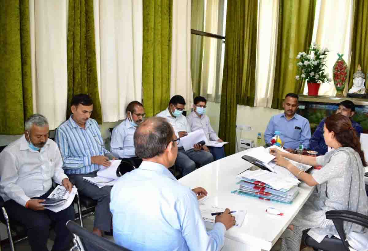 Arya directs DMs to find 100 acre land for new sports university