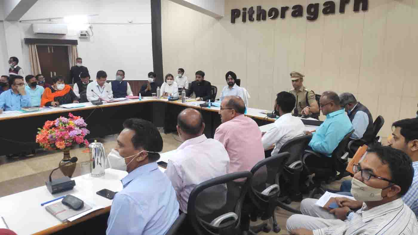CS reviews development works in border district of Pithoragarh