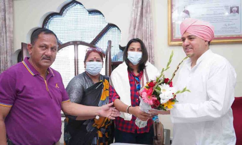 Cricketer Sneh Rana offers prayers at Darbar Sahib