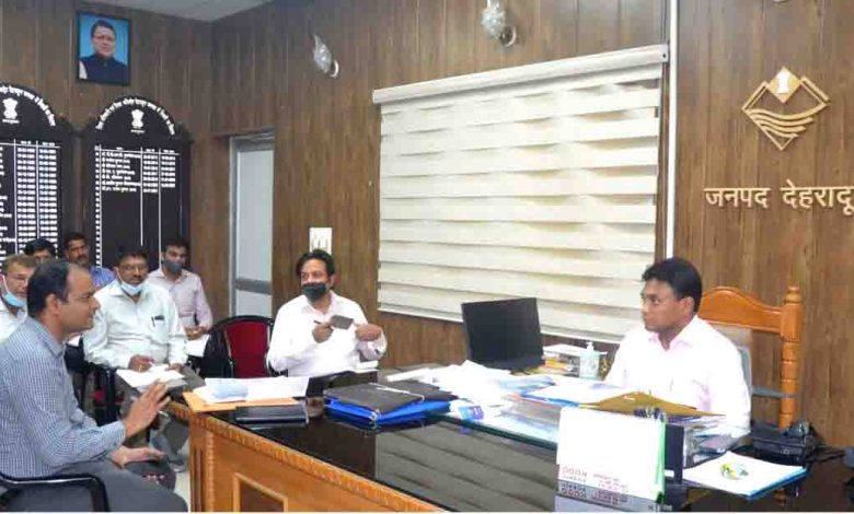 DM directs departmental coordination to mark parking places in Mussoorie