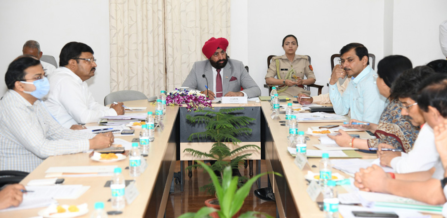 Governor exhorts universities to share best practices