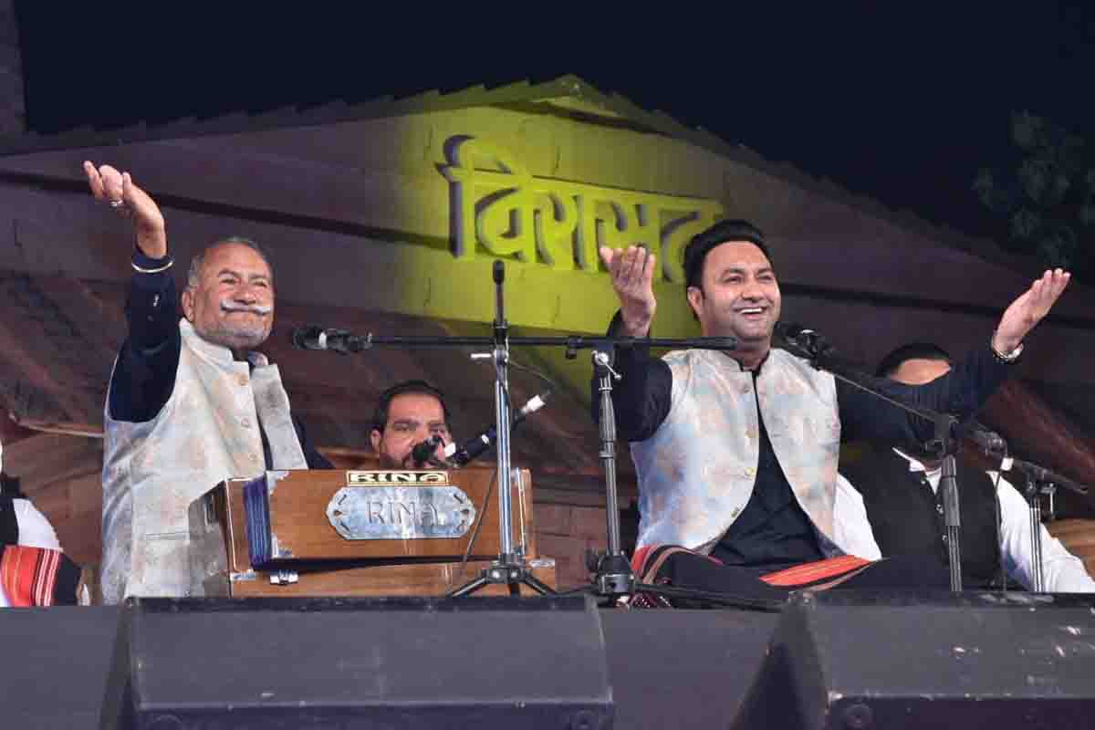 Heritage walk & music enthrall on third day of Virasat